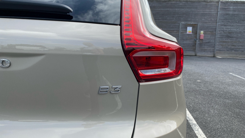 Volvo XC40 2.0 B3P Plus Dark 5dr Auto Petrol Estate